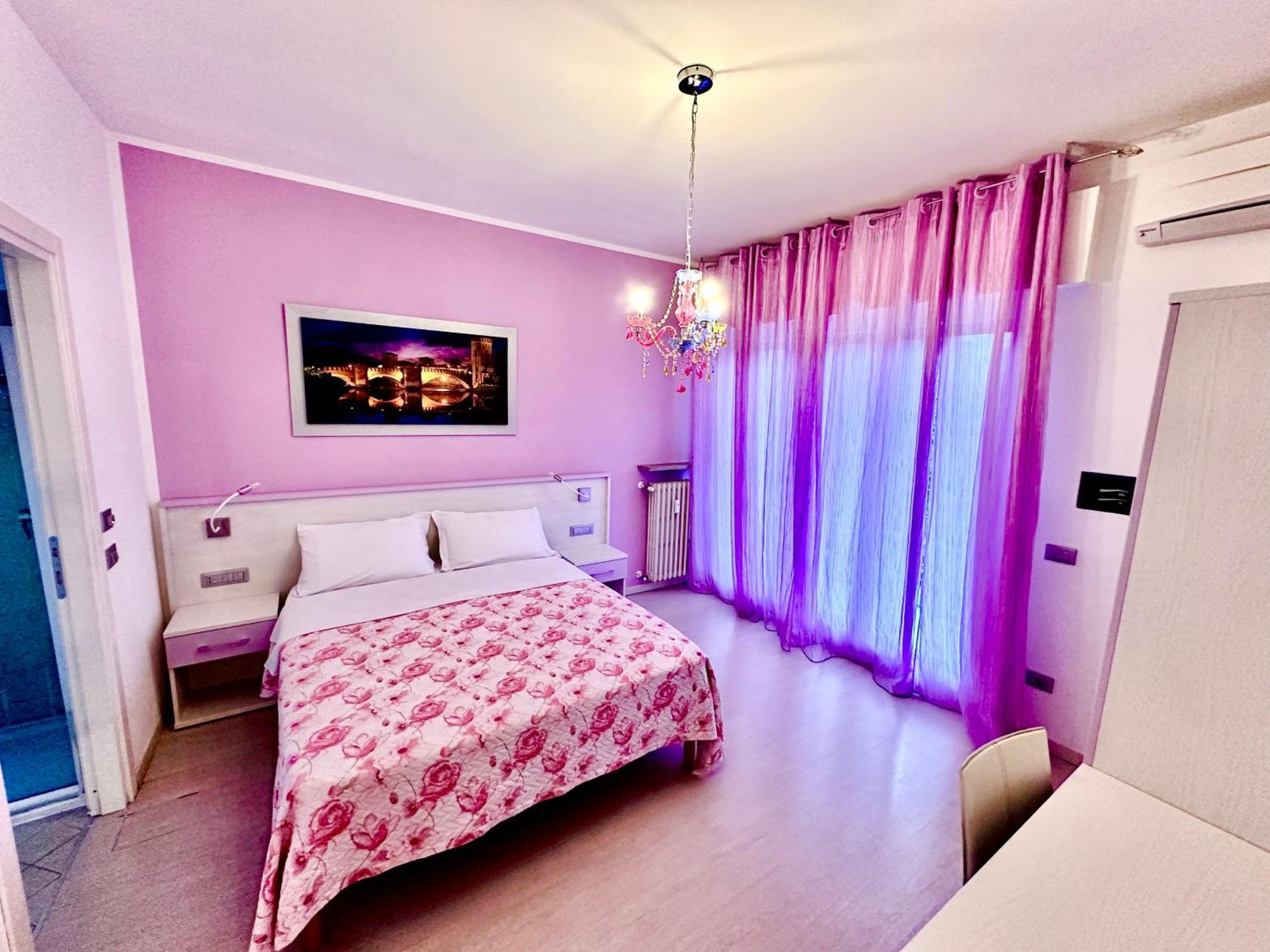 Ai Giardini Rooms -Vicino Ospedale Borgo Trento E Centro Storico ヴェローナ エクステリア 写真